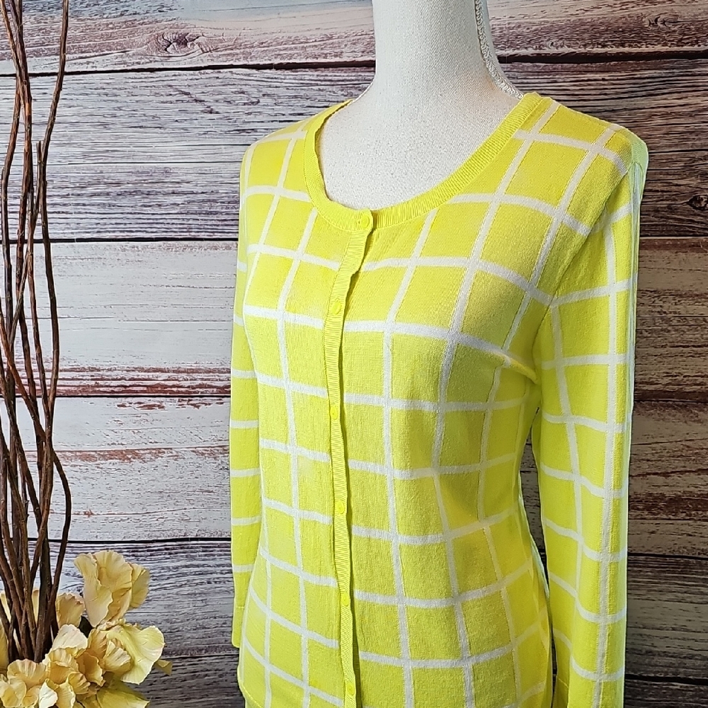 HALOGEN YELLOW GREEN LIGHTWEIGHT LONG SLEEVE BUTTON-UP CARDIGAN